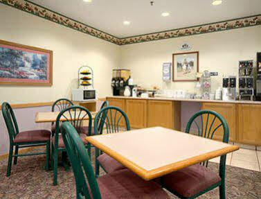 Eagle Ridge Inn Le Claire Exterior photo